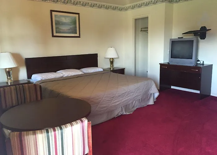 Winstons Air Conditioned Hotel 3*