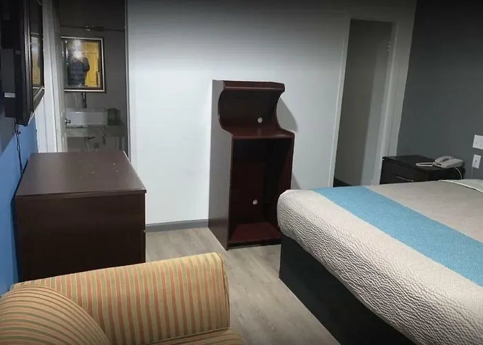 Hotel Winstons Air Conditioned